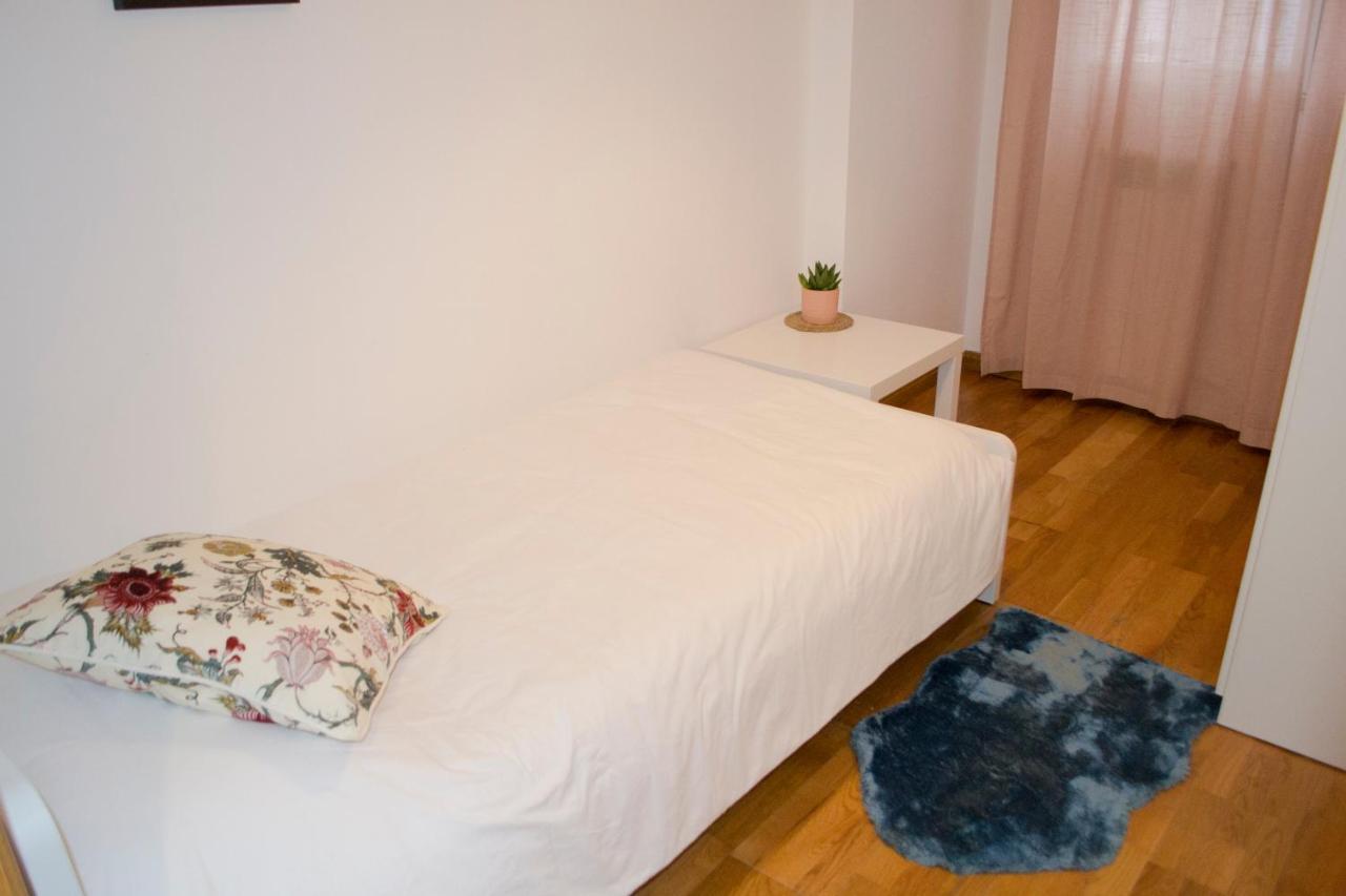Apartamenticos Torrenueva I Saragoça Exterior foto